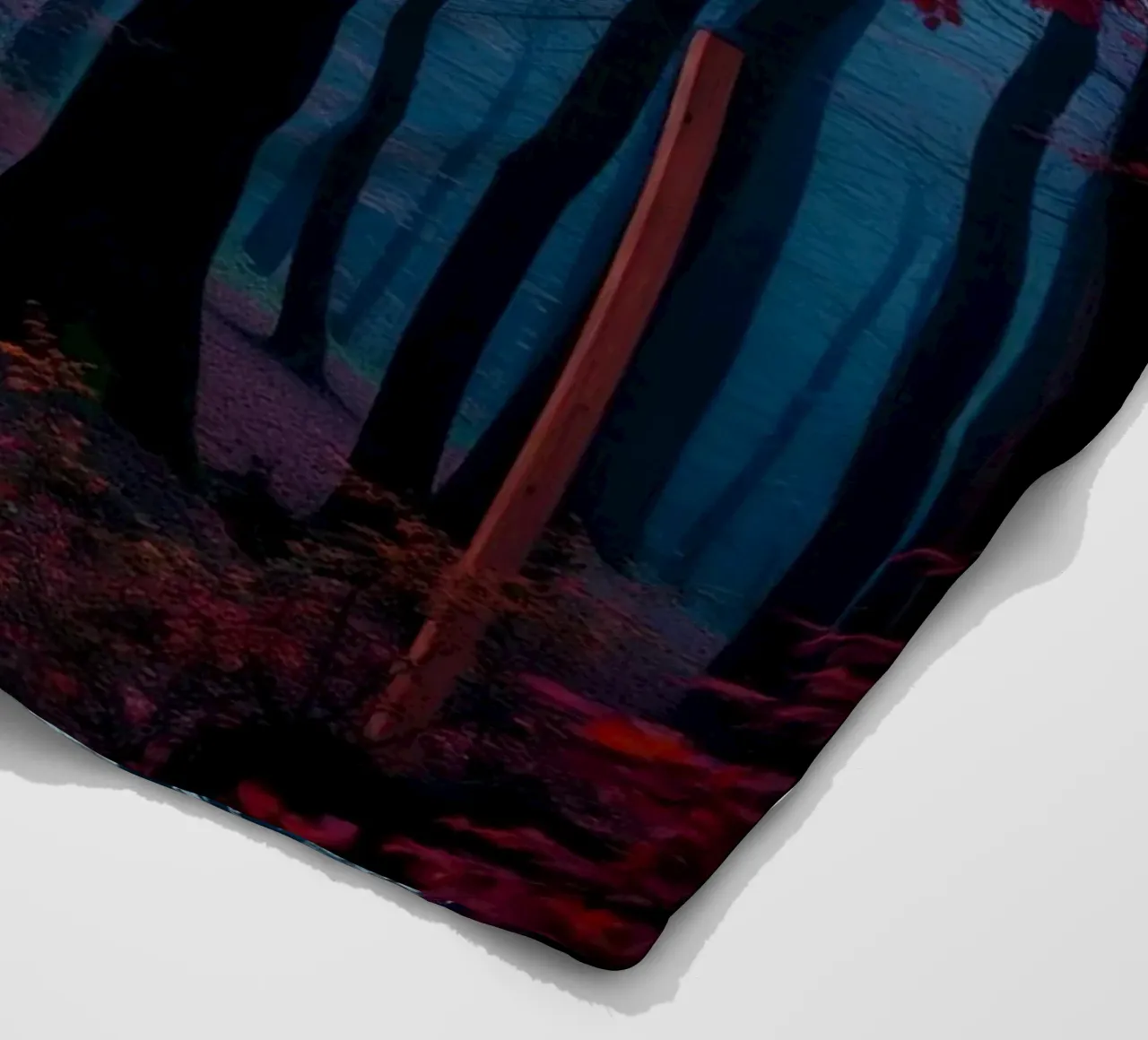 Forêt d'automne aux couleurs vives, au feuillage rouge et à l'atmosphère brumeuse plaid polaire de DesignDoodle