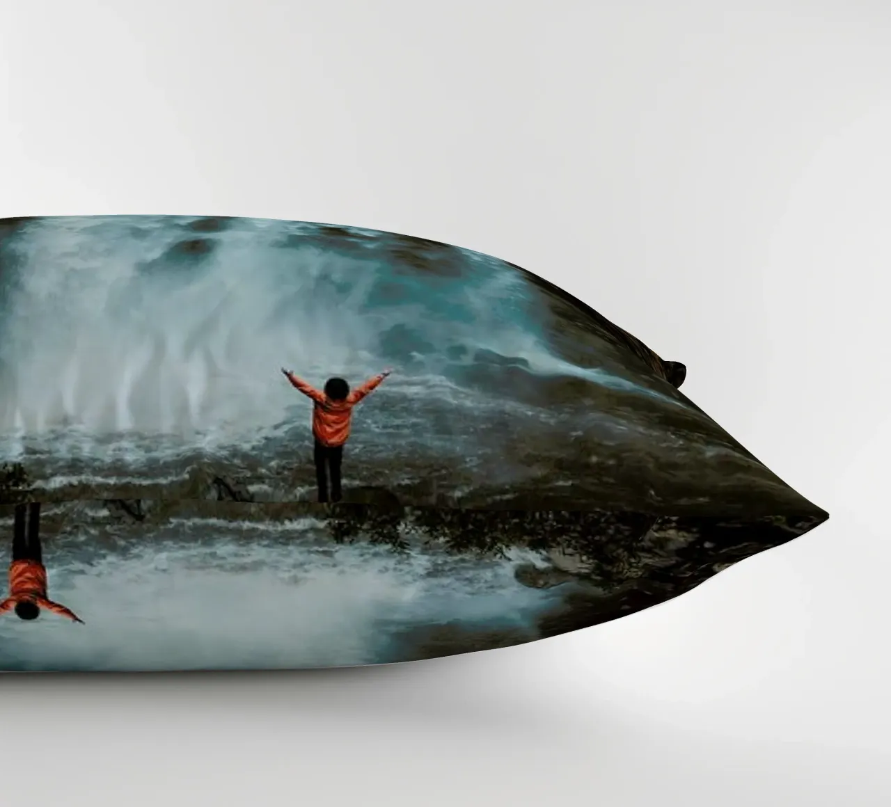 Full Force by @connorjvaughan cuscino da EyeEm Mobile GmbH