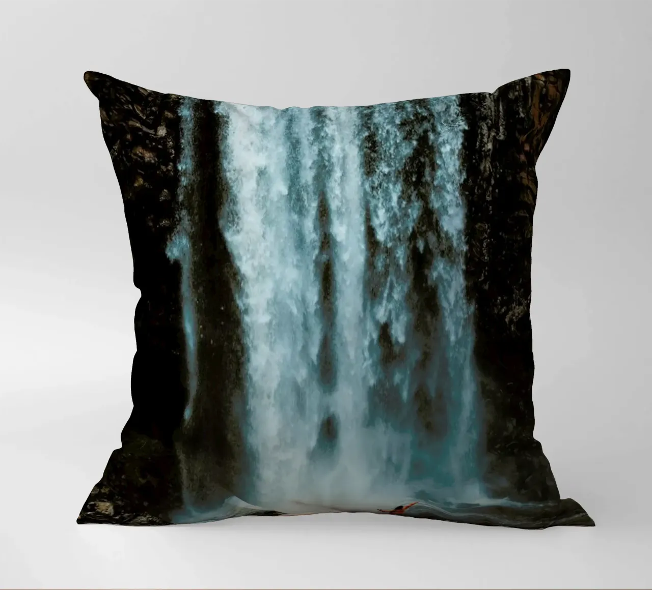 Full Force by @connorjvaughan cuscino da EyeEm Mobile GmbH