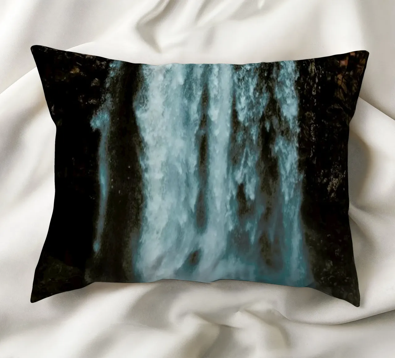 Full Force by @connorjvaughan cuscino da EyeEm Mobile GmbH