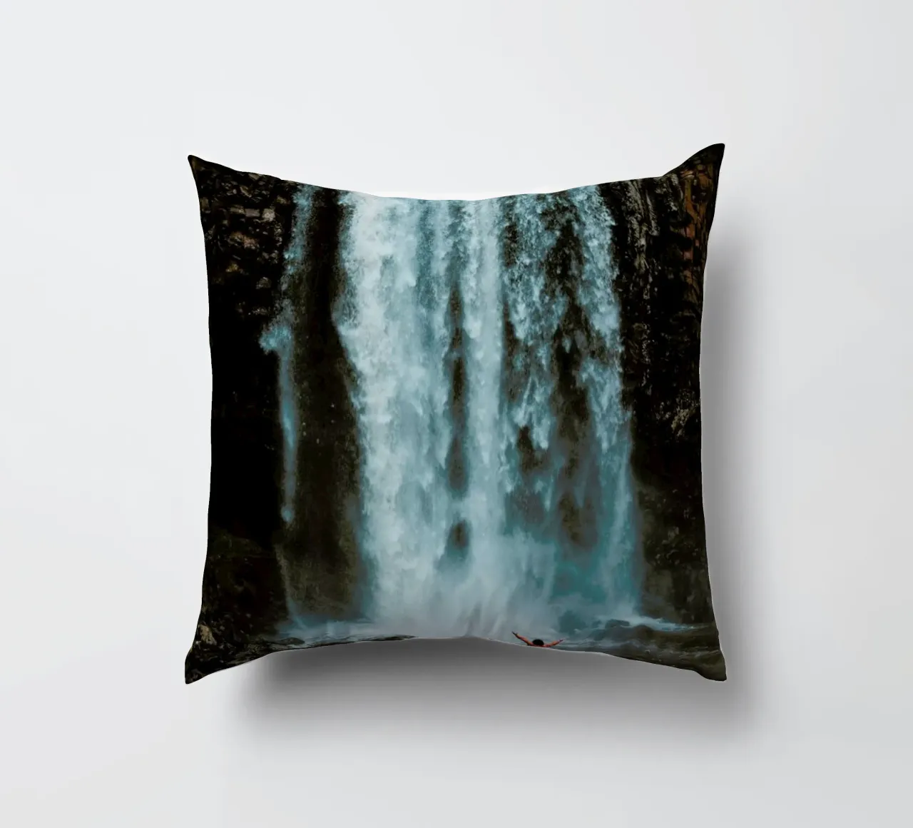 Full Force by @connorjvaughan cuscino da EyeEm Mobile GmbH