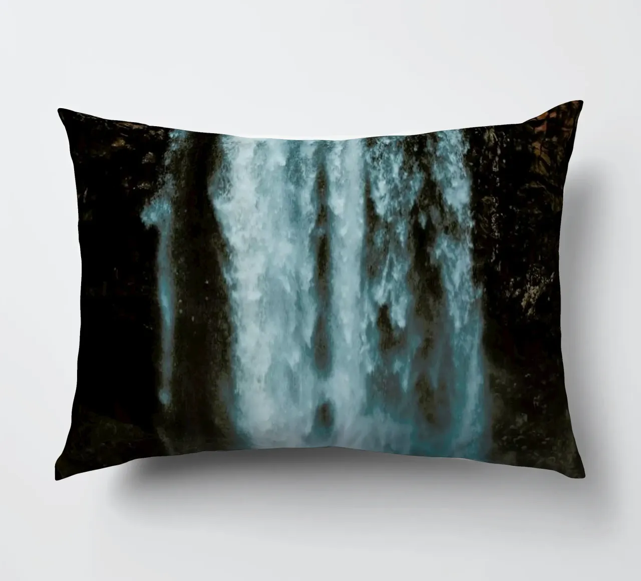 Full Force by @connorjvaughan cuscino da EyeEm Mobile GmbH