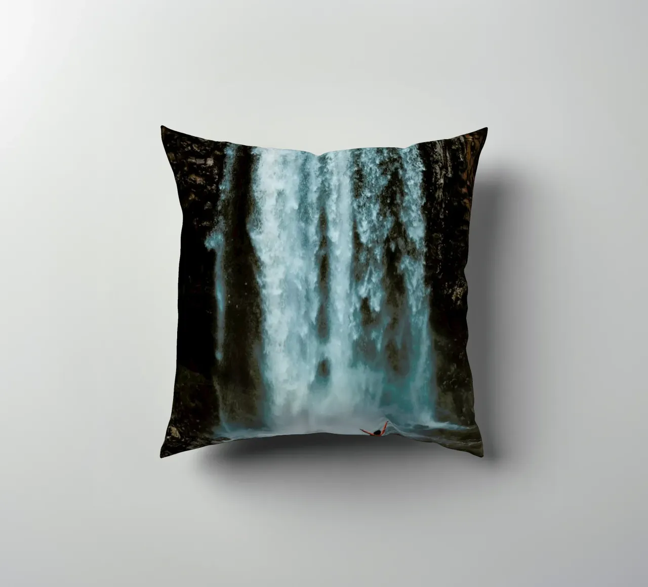 Full Force by @connorjvaughan cuscino da EyeEm Mobile GmbH