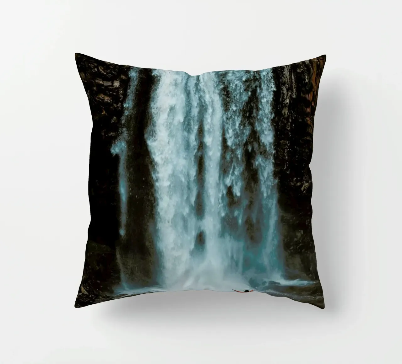 Full Force by @connorjvaughan cuscino da EyeEm Mobile GmbH