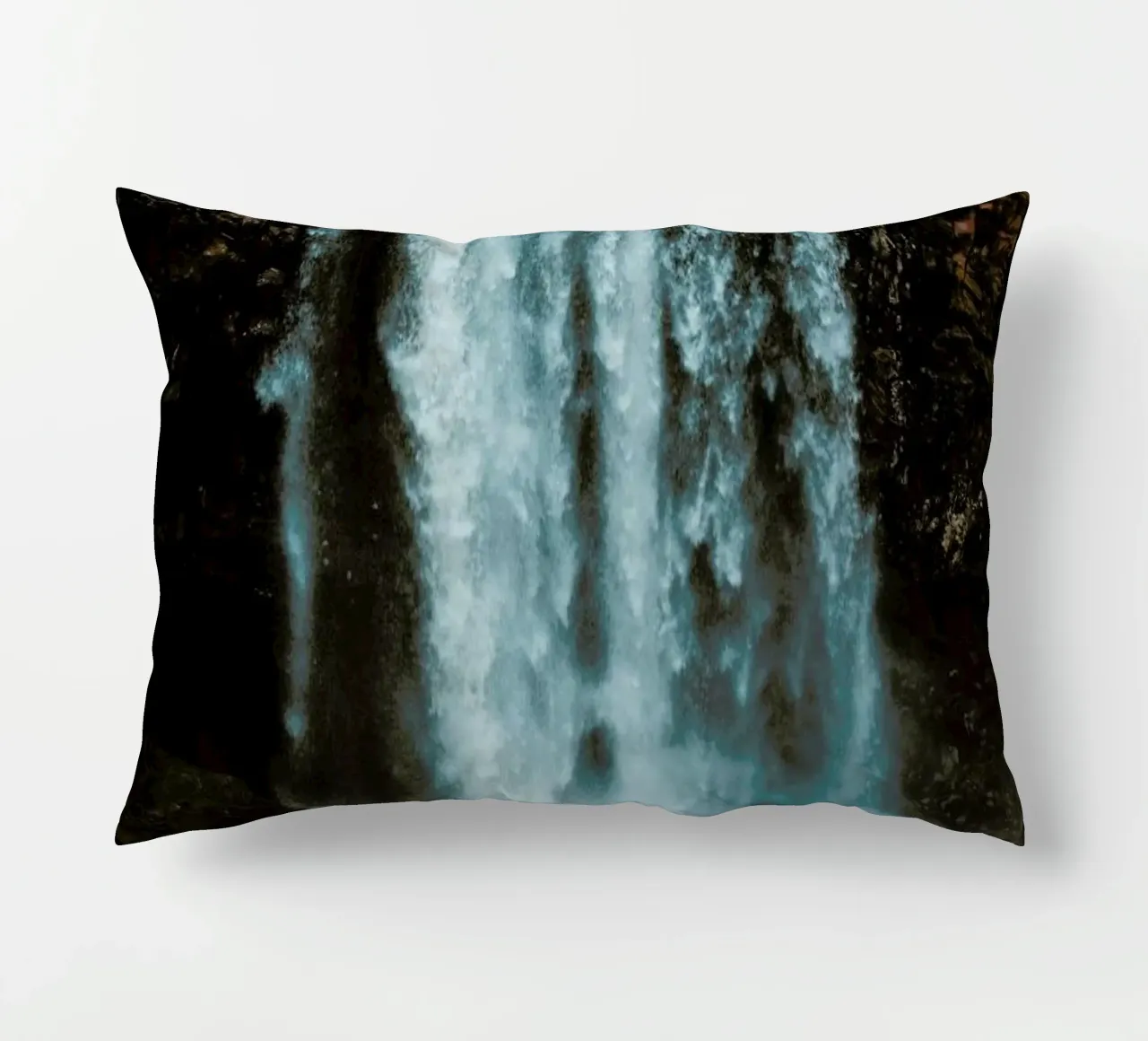 Full Force by @connorjvaughan cuscino da EyeEm Mobile GmbH