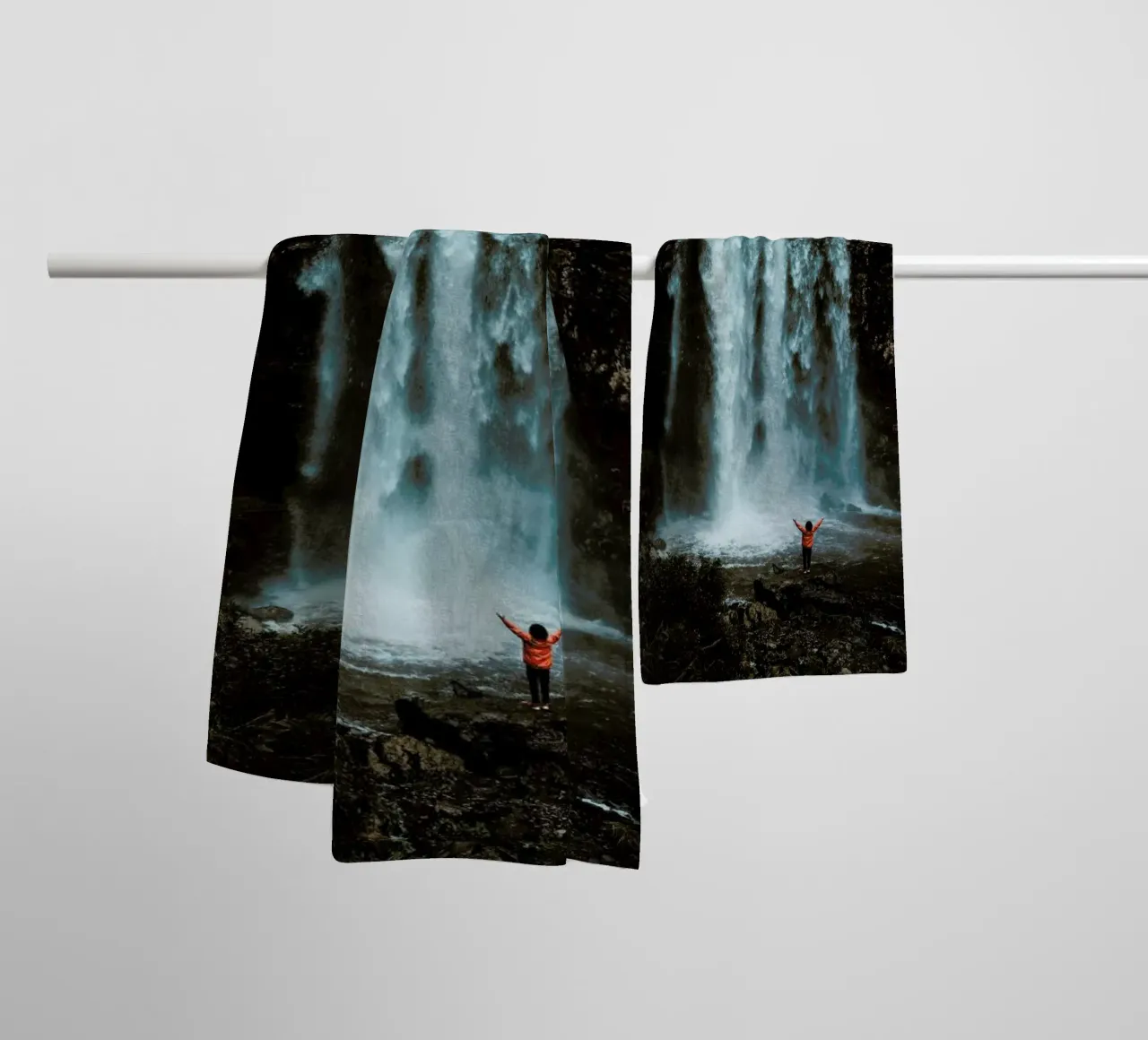 Full Force by @connorjvaughan asciugamano da bagno da EyeEm Mobile GmbH