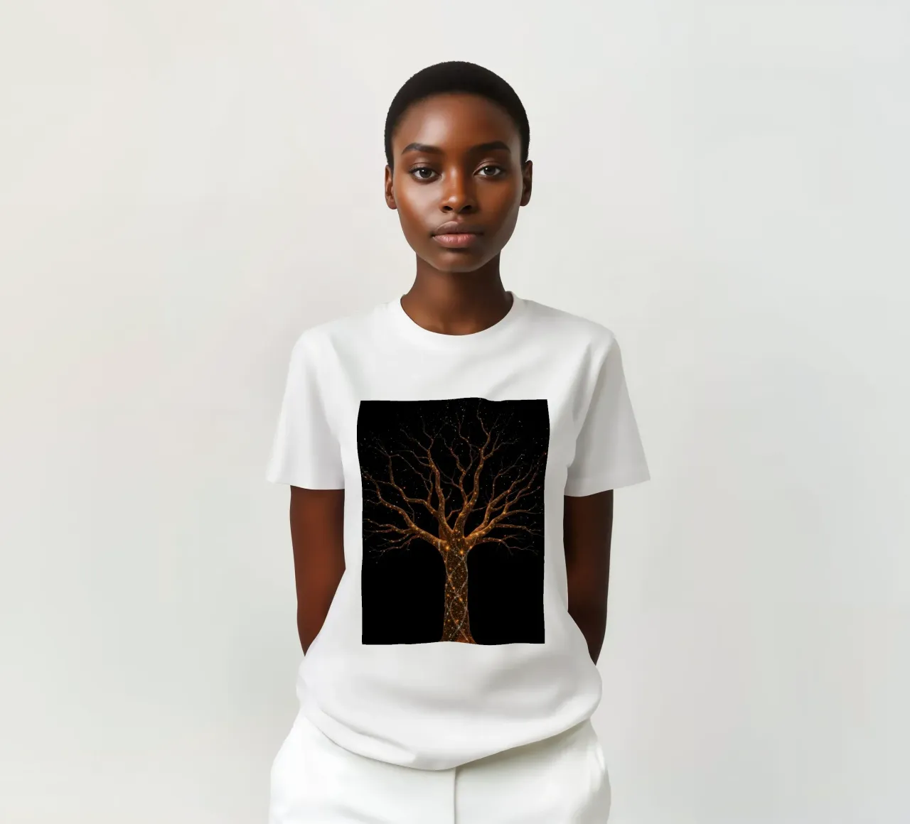 Einzigartiges abstraktes Baumdesign, beleuchtet von funkelnden Lichtern T-Shirt von DesignDoodle