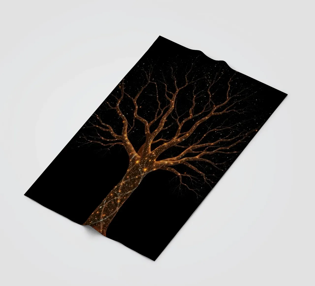 Einzigartiges abstraktes Baumdesign, beleuchtet von funkelnden Lichtern Fleecedecke von DesignDoodle