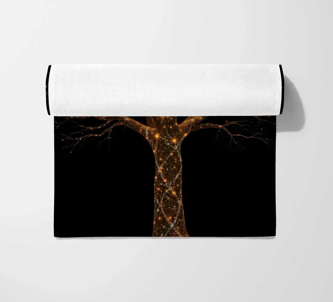 Einzigartiges abstraktes Baumdesign, beleuchtet von funkelnden Lichtern Strandtuch von DesignDoodle