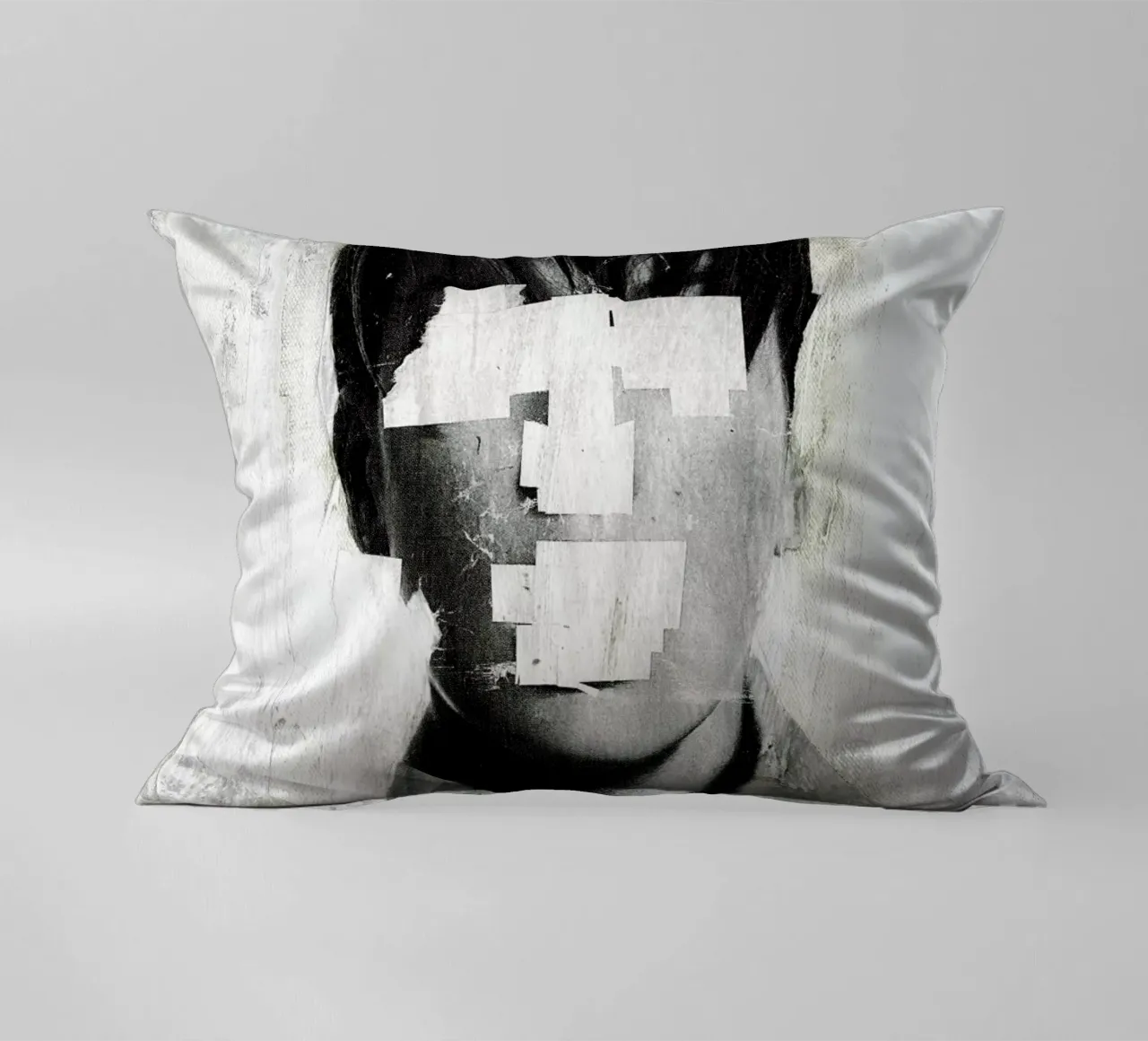 Faceless 02 cuscino da Famous When Dead