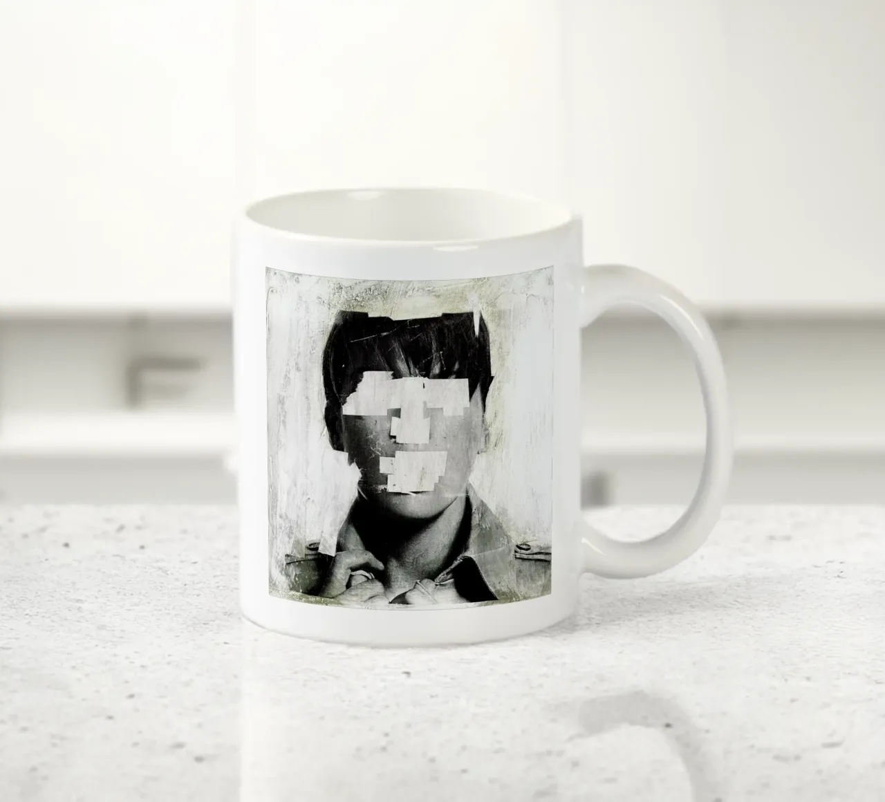 Faceless 02 Keramik Tasse von Famous When Dead