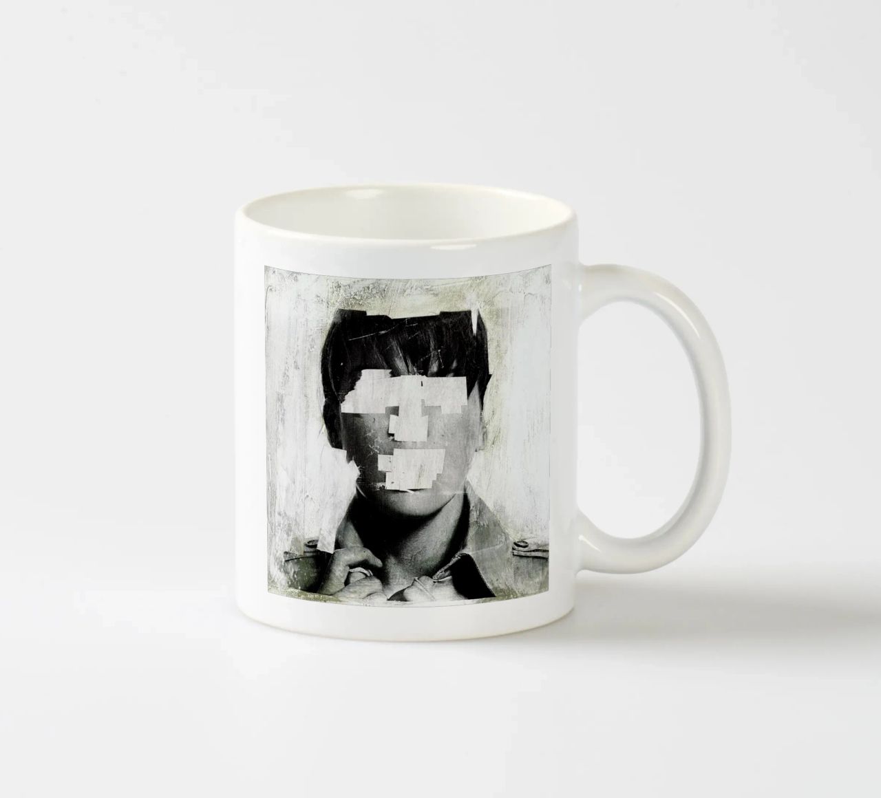 Faceless 02 tazza in ceramica da Famous When Dead