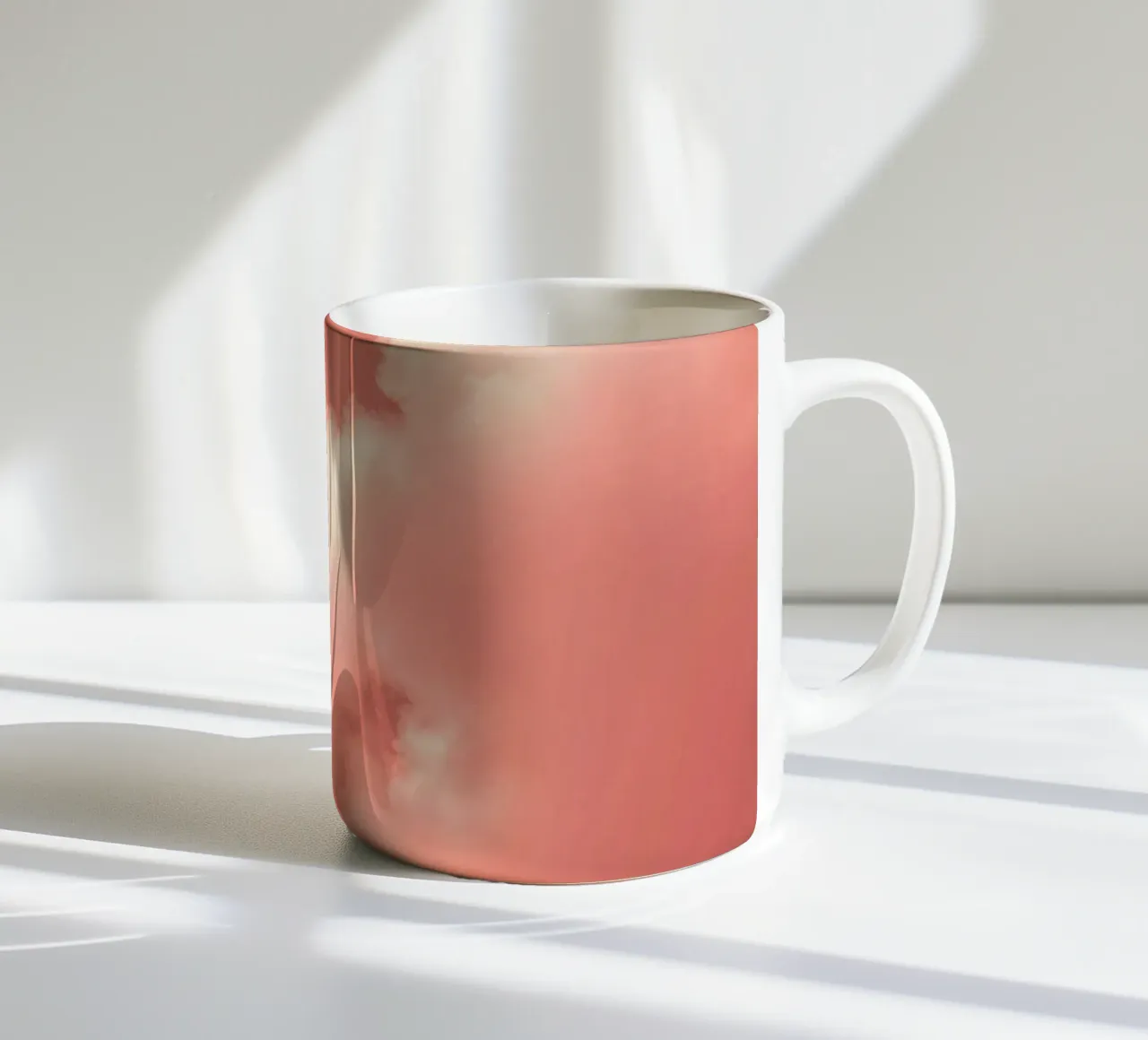 Rustgevend roze abstract wolkenpatroon keramische mok van DesignDoodle