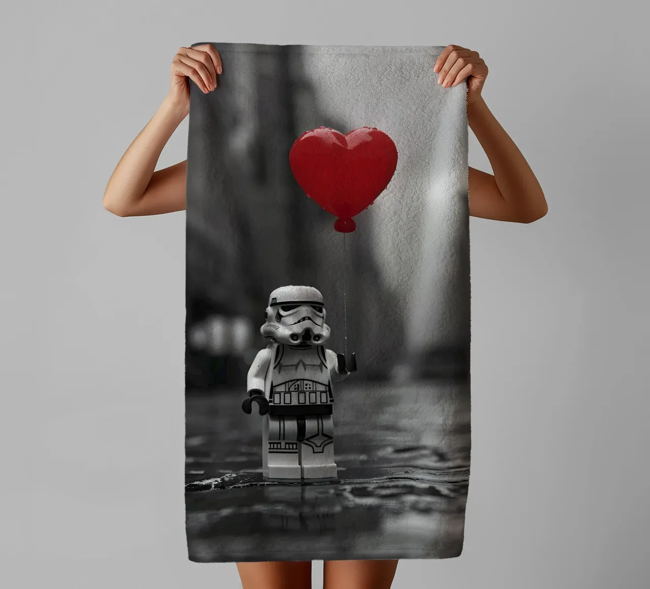 L'amore è forte in lui asciugamano da bagno da M-Ulrich-Digital Art