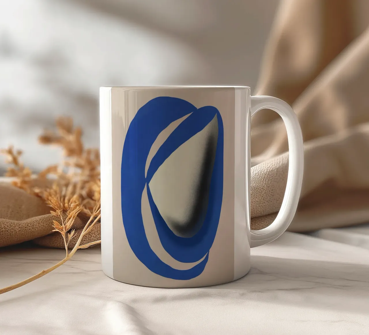 Abstraction liquide bleu cobalt mug en céramique de Little Dean