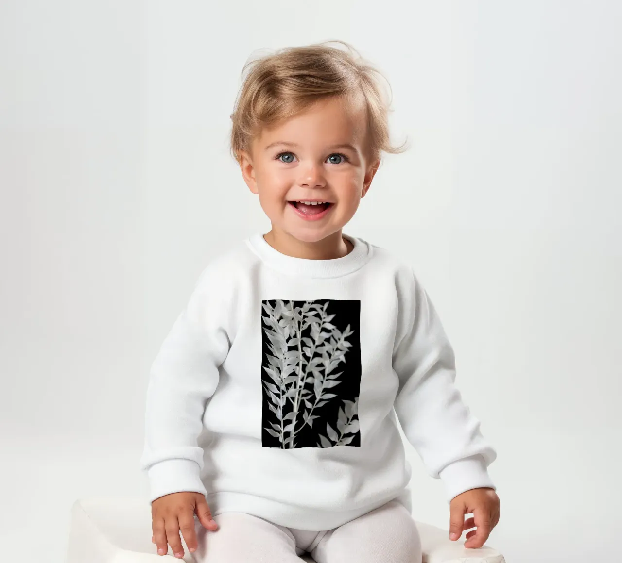 Minimal Black & White Branch baby sweatshirt van Studio Nahili