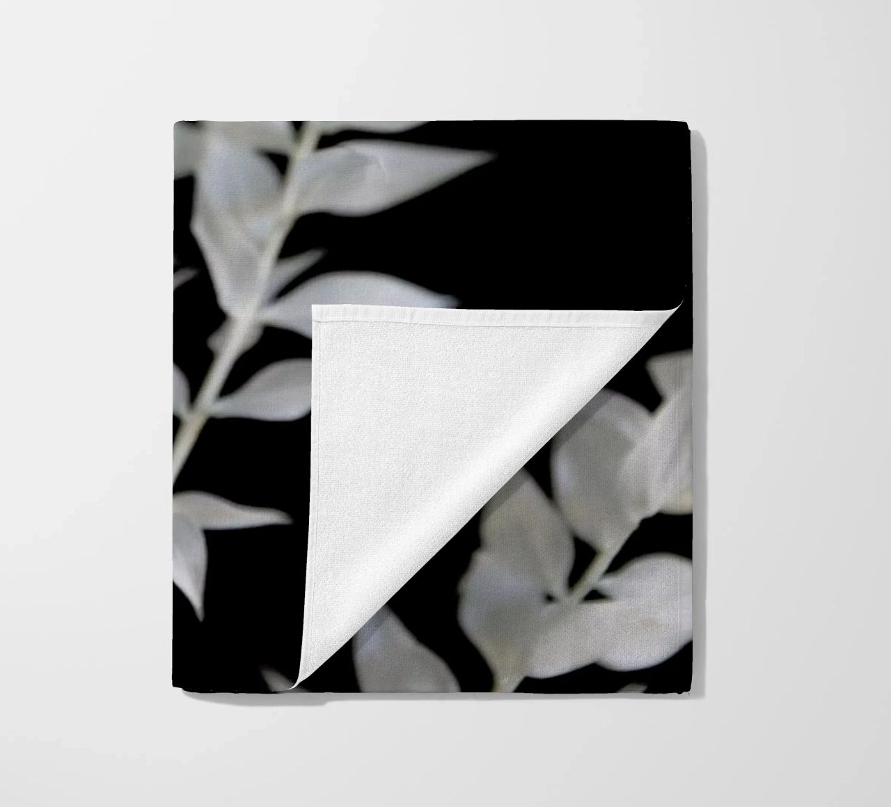 Minimal Black & White Branch telo mare da Studio Nahili