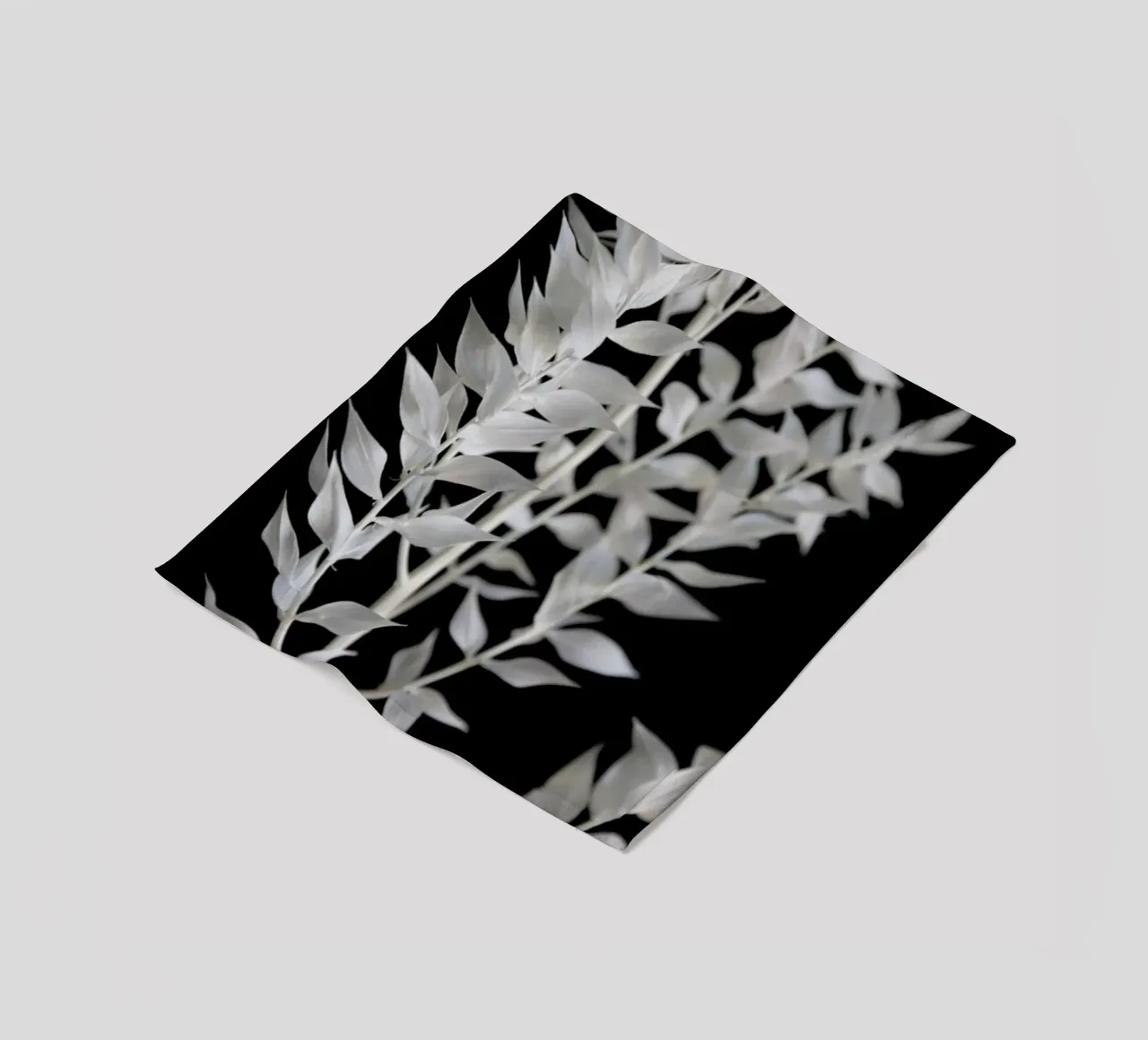 Minimal Black & White Branch coperta in pile da Studio Nahili