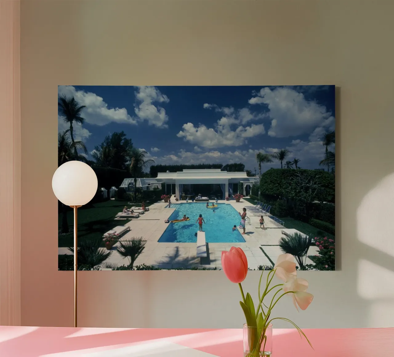 Zwembad in Palm Beach canvas met Baklijst van Popo Photograph