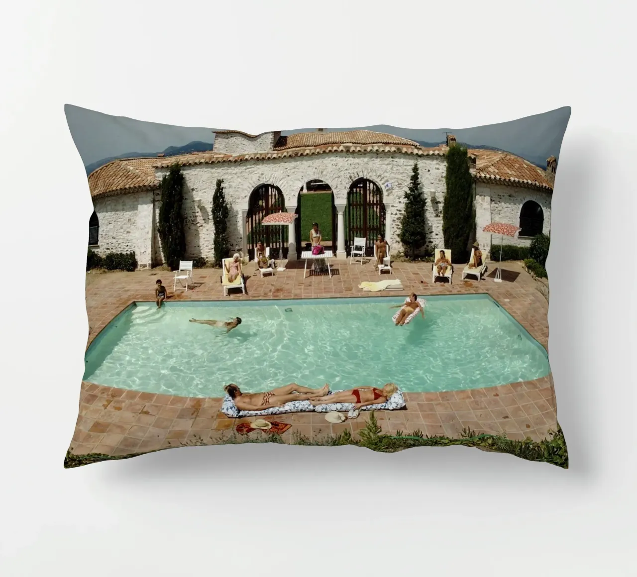 Spiaggia di Saint Tropez cuscino da Popo Photograph