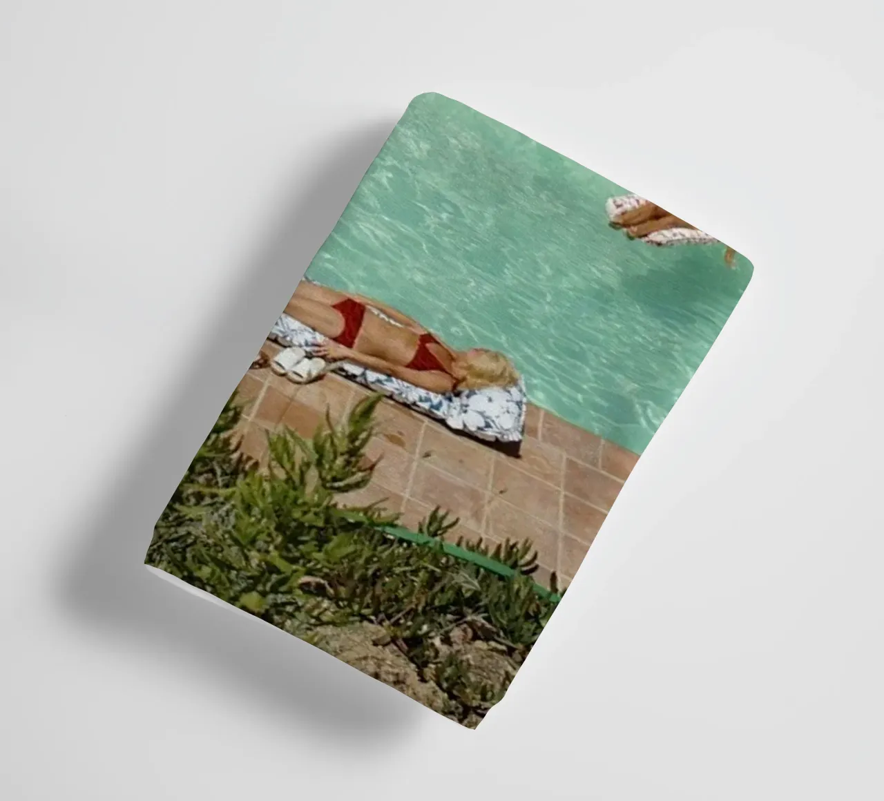 Spiaggia di Saint Tropez asciugamano da bagno da Popo Photograph