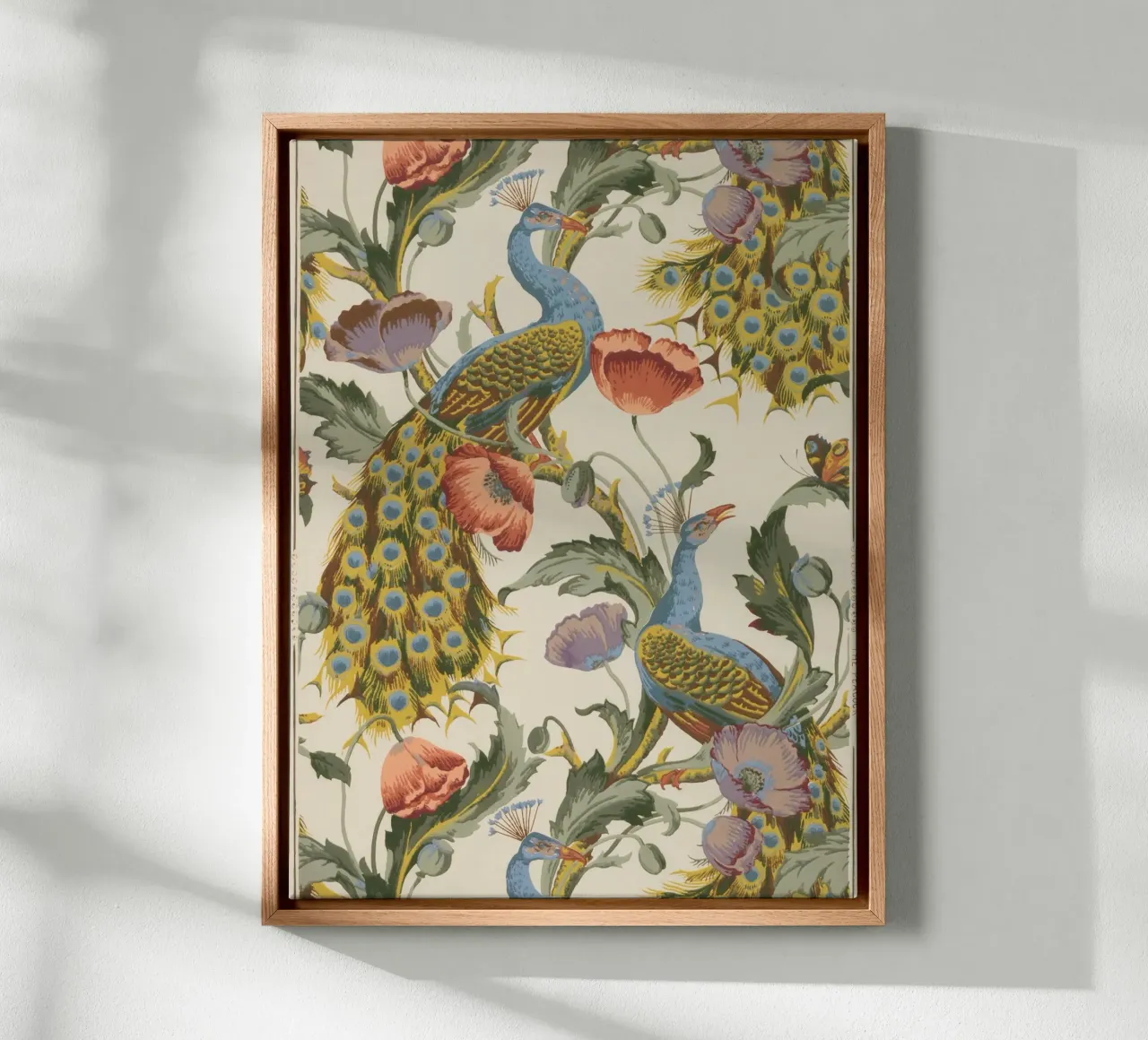 Majestueuze pauwen en klaprozen - Vintage Botanische Kunstdruk canvas met Baklijst van Timeless Botanica