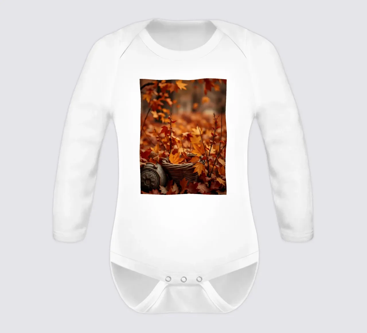 Calde foglie d'autunno sparse intorno a un cesto intrecciato body neonato maniche lunghe da DesignDoodle