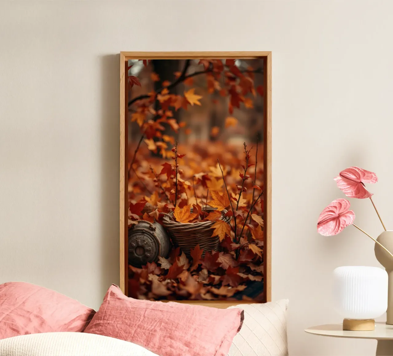 Calde foglie d'autunno sparse intorno a un cesto intrecciato tela con Cornice a cassetta da DesignDoodle