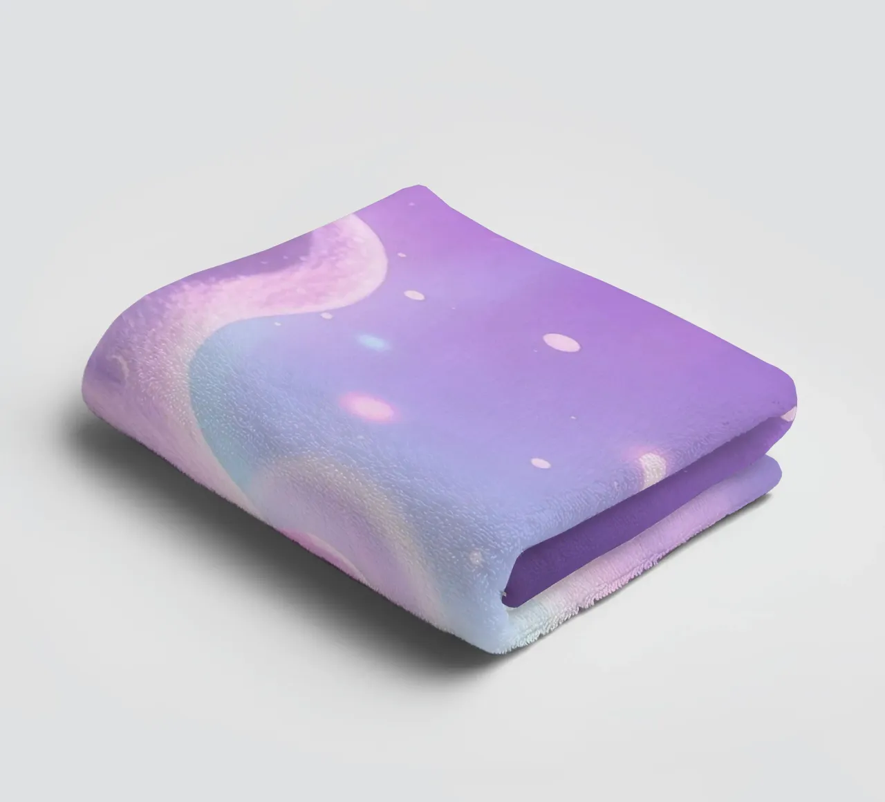Scena morbida e pastello con volute astratte e bagliori. asciugamano da bagno da DesignDoodle