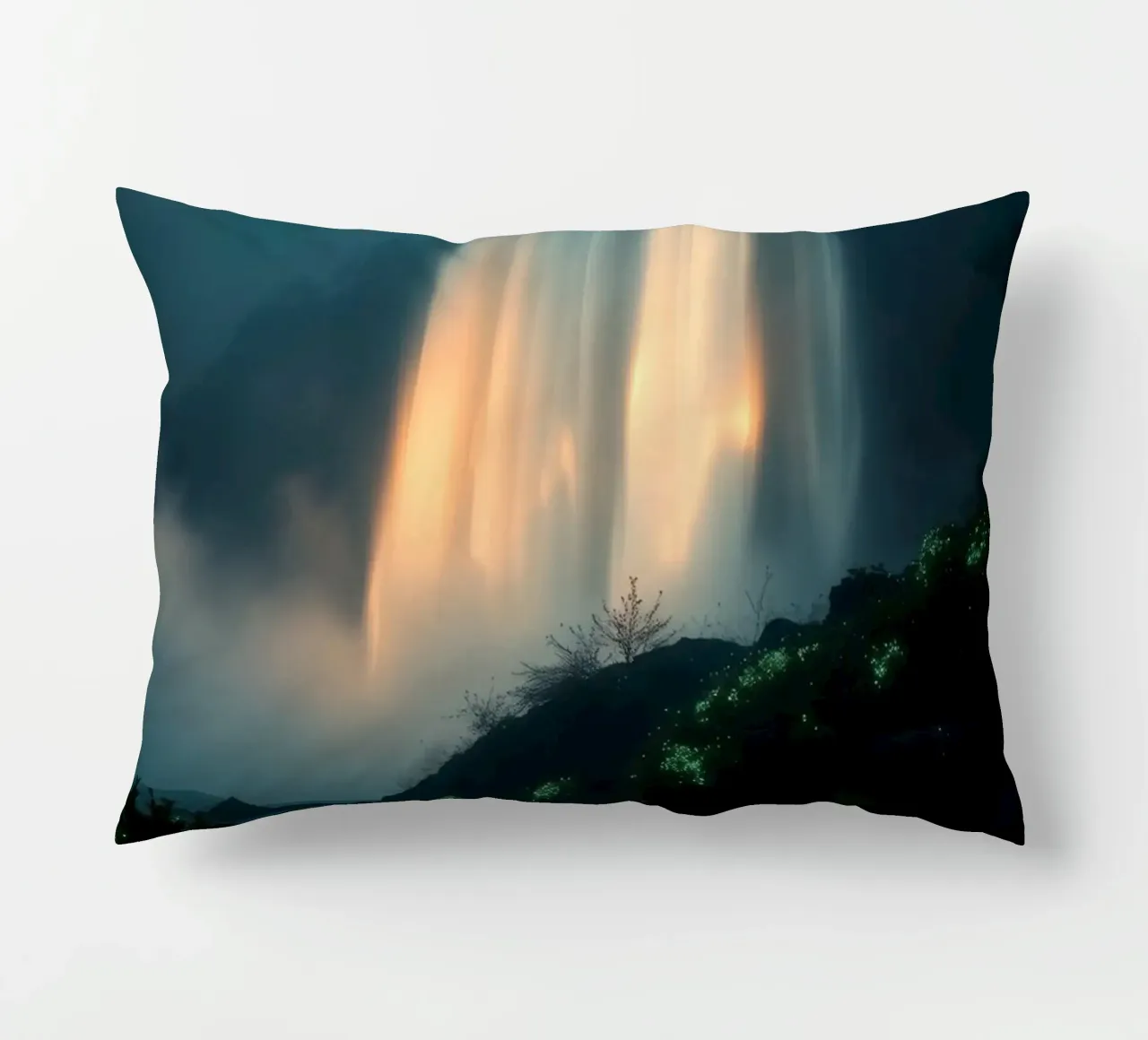 Superbe cascade abstraite avec une flore lumineuse sous la lune coussin de DesignDoodle