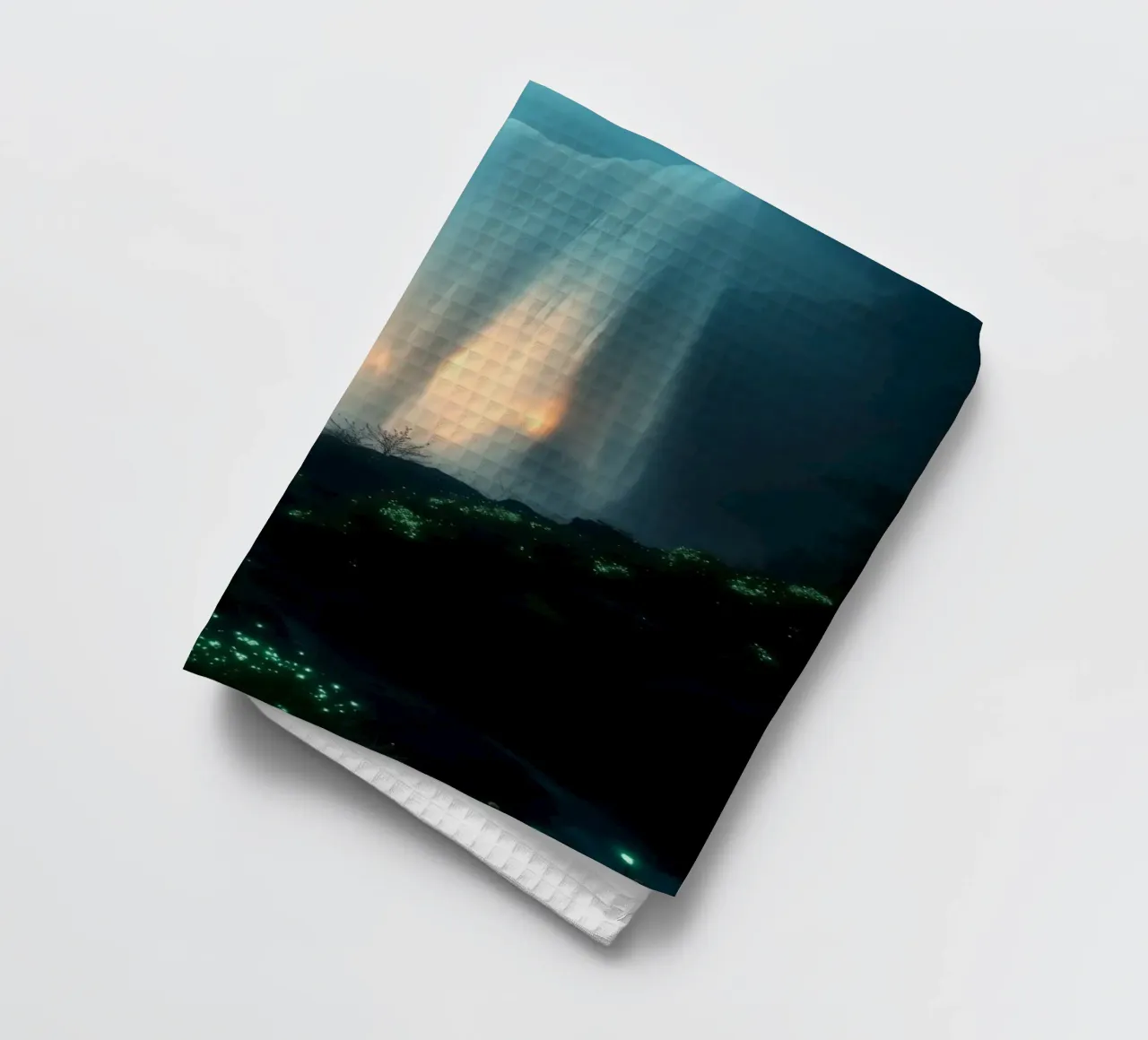 Superbe cascade abstraite avec une flore lumineuse sous la lune torchon de DesignDoodle