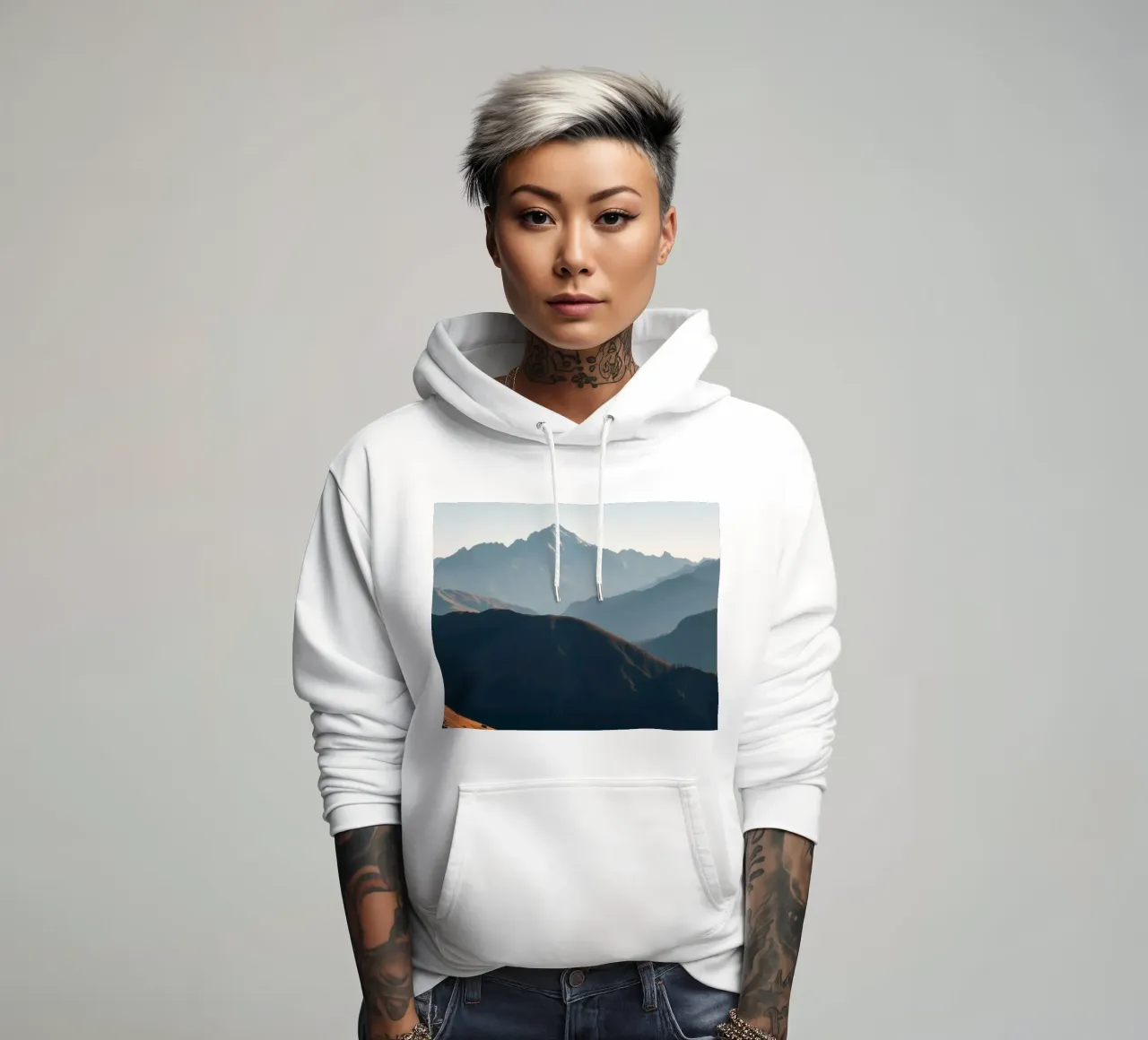 Paesaggio montano mozzafiato con i vivaci colori autunnali felpa con cappuccio da DesignDoodle