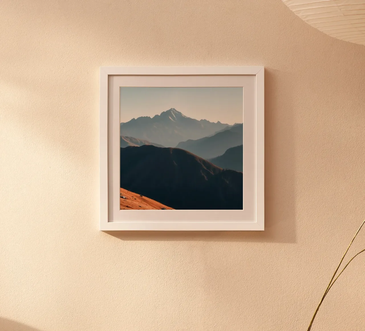 Paesaggio montano mozzafiato con i vivaci colori autunnali poster con telaio in legno da DesignDoodle