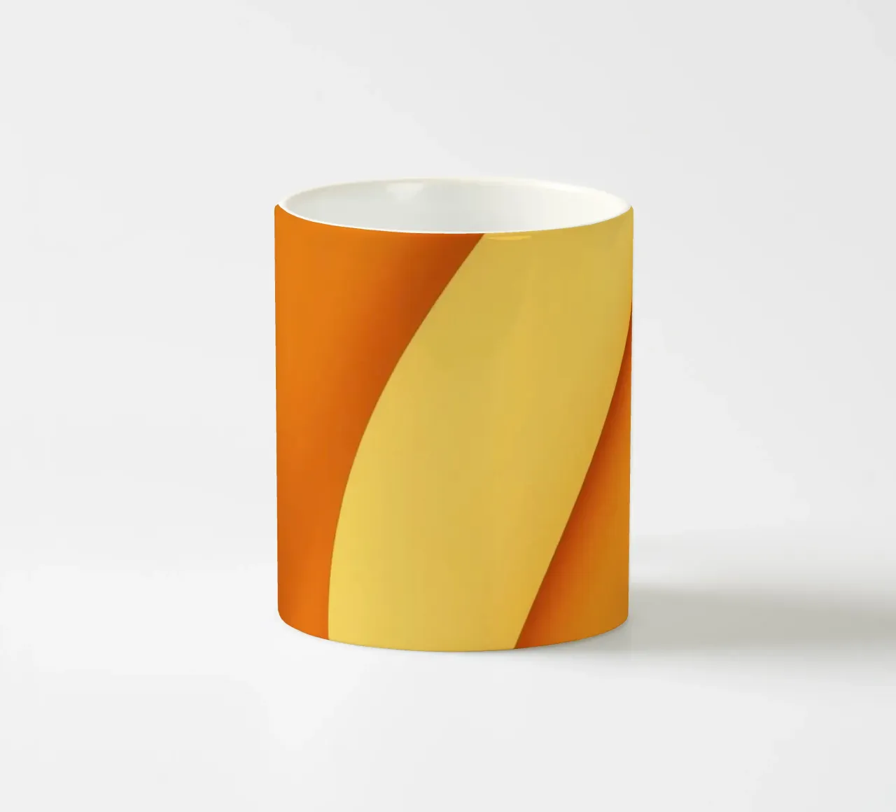 Vibrante disegno di sfondo astratto arancione curvo tazza in ceramica da DesignDoodle