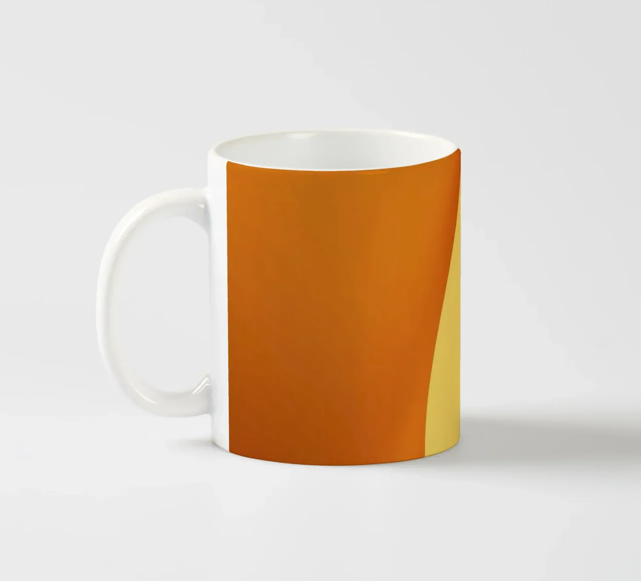 Vibrante disegno di sfondo astratto arancione curvo tazza in ceramica da DesignDoodle