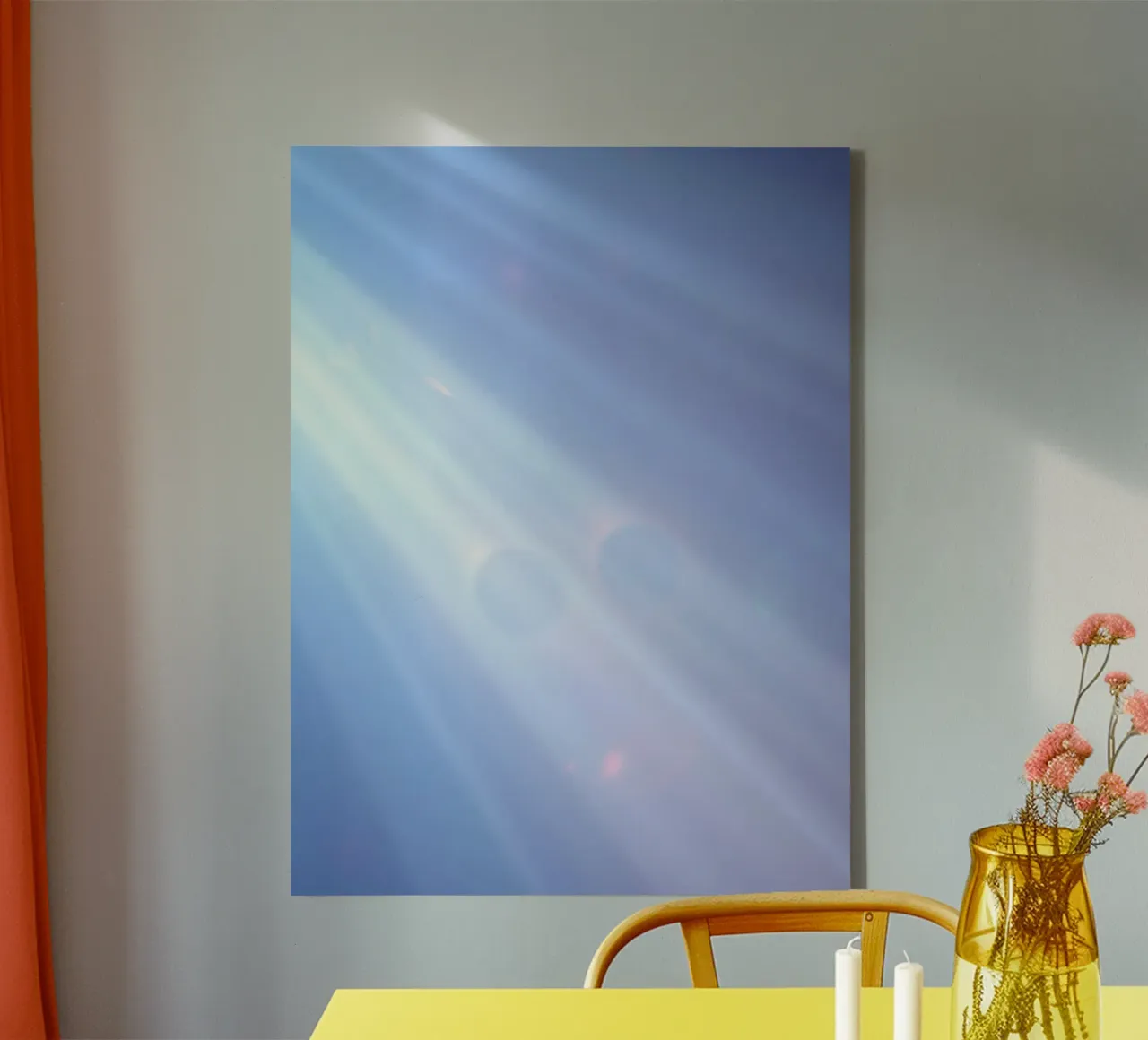 De doux rayons de lumière bleue créent un arrière-plan abstrait apaisant toile de DesignDoodle