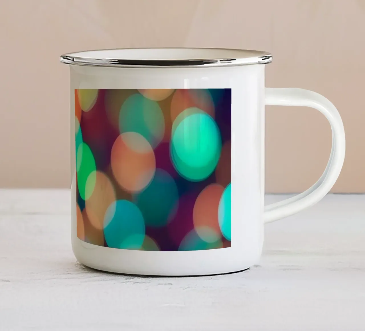 Vibrante sfondo astratto bokeh effetto sfocato tazza in smalto da DesignDoodle