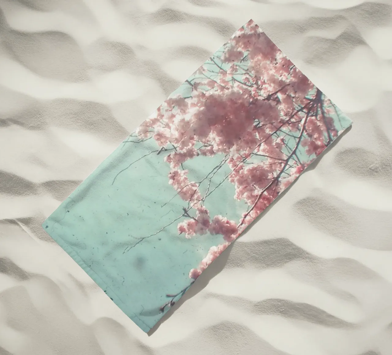 Zuckerwatte Strandtuch von Cassia Beck Photography