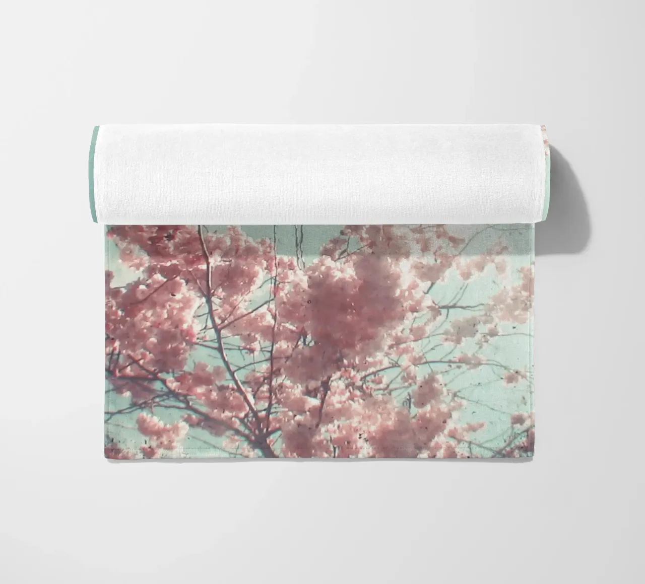 Zuckerwatte Strandtuch von Cassia Beck Photography
