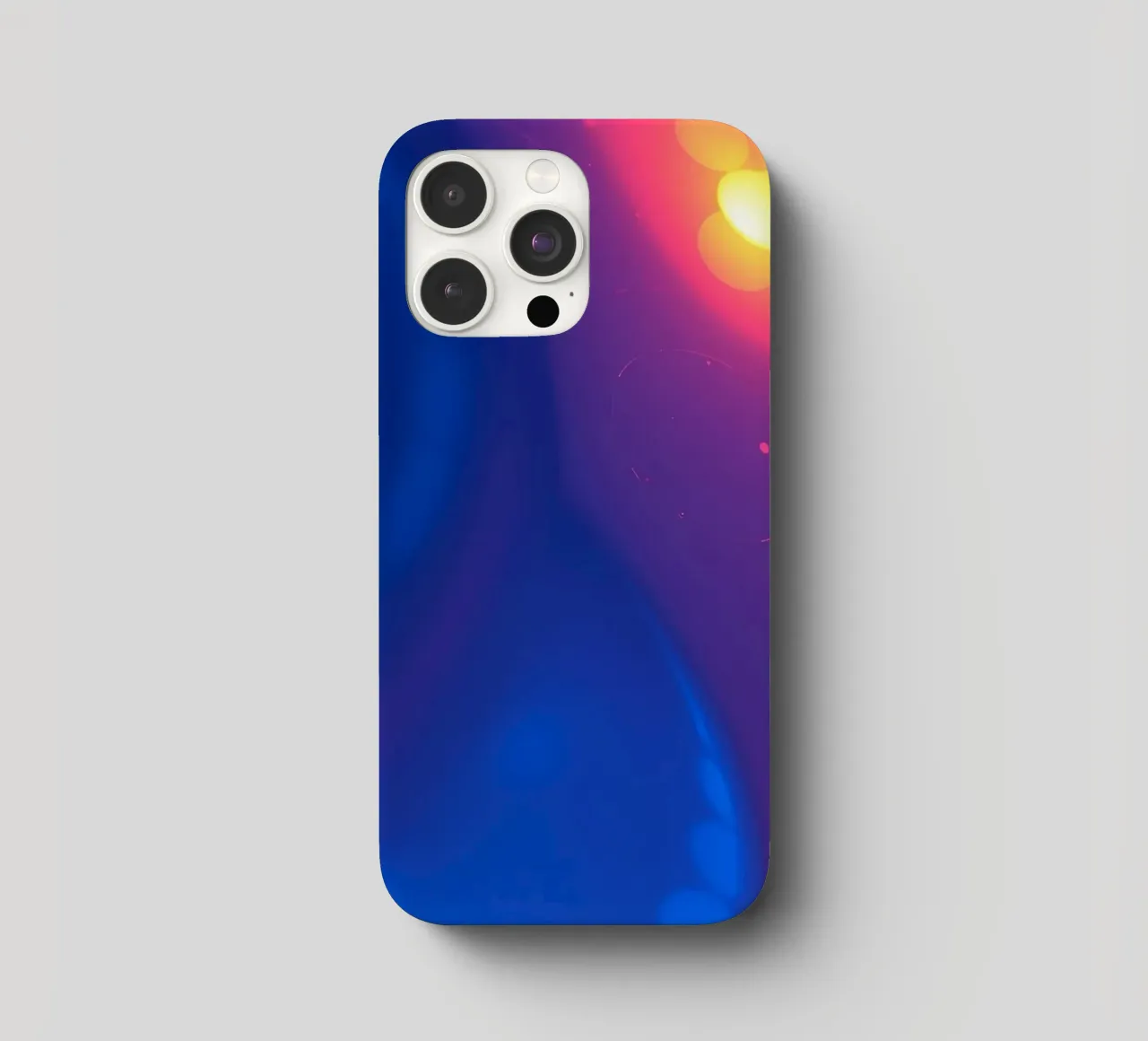 Motif abstrait vibrant mettant en valeur des motifs lumineux colorés coque iphone de DesignDoodle
