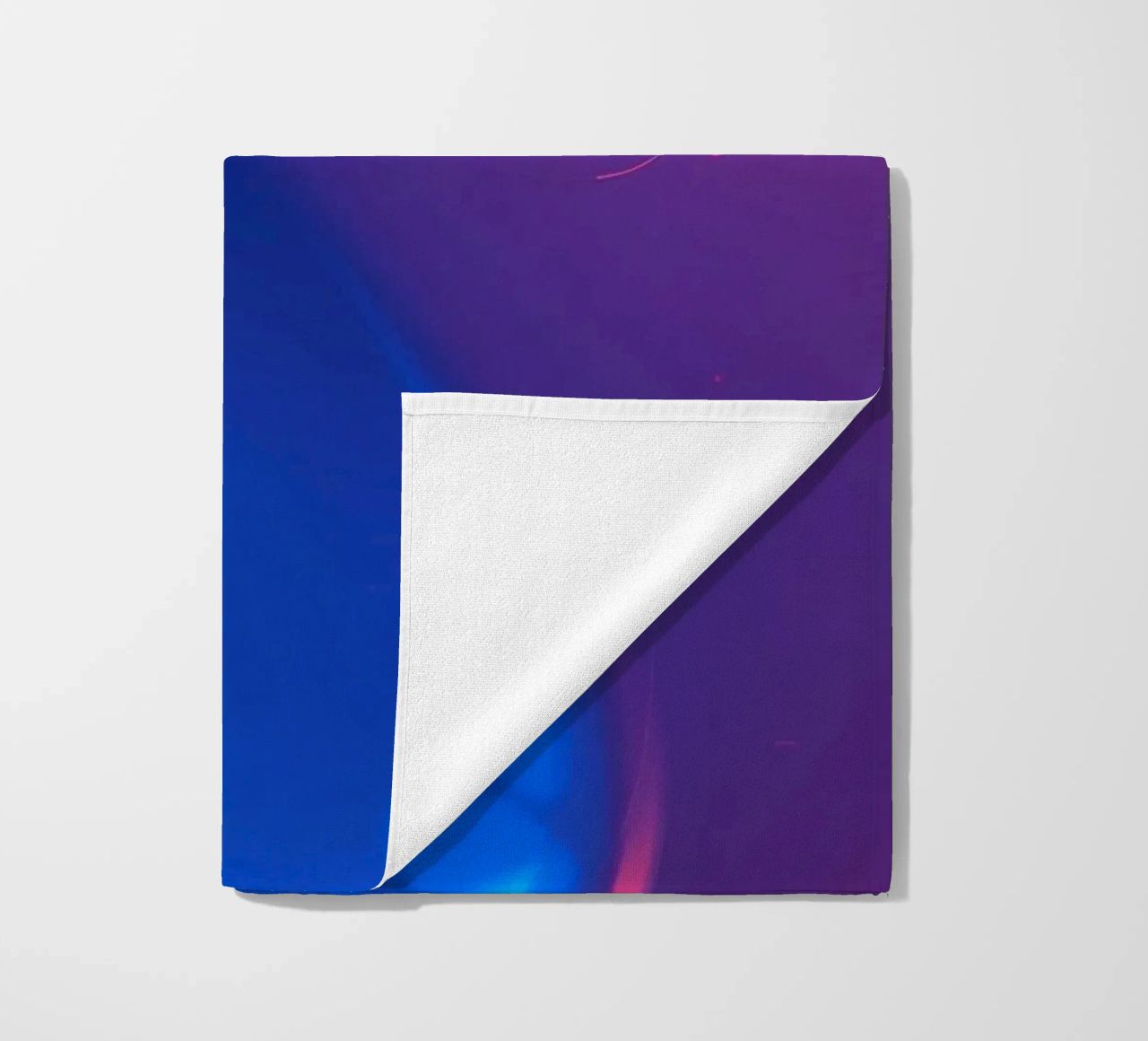 Vibrante design astratto che mette in risalto i motivi di luce colorati telo mare da DesignDoodle