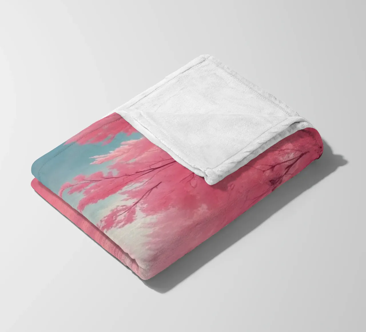 Alberi di ciliegio in fiore di colore rosa brillante costeggiano una strada serena sotto coperta in pile da DesignDoodle