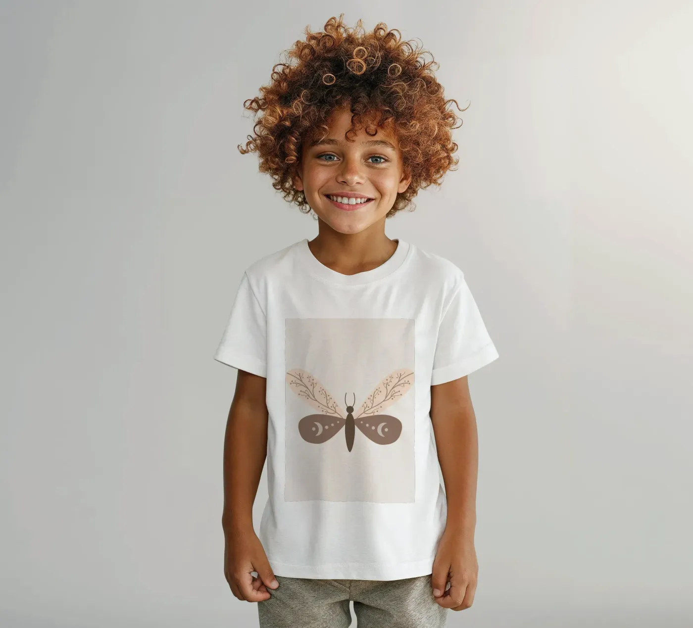 Moth kinder t-shirt van LisaArtes