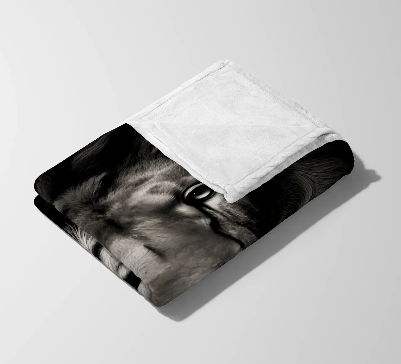 Leone in bianco e nero coperta in pile da Imagine