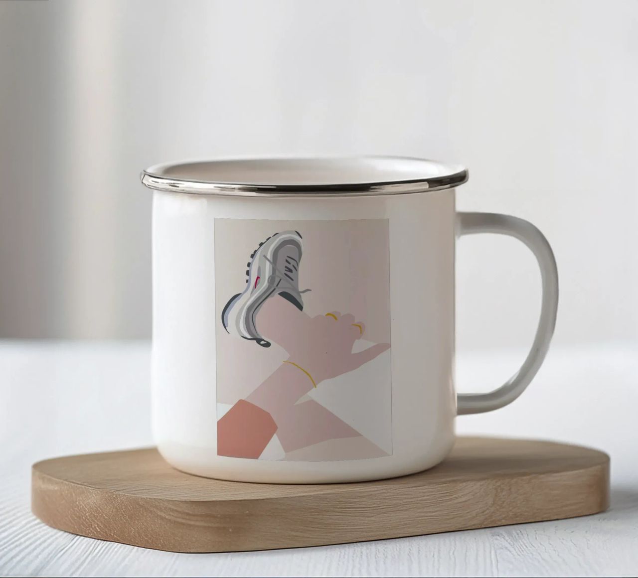Sneaker tazza in smalto da Helena Ravenne
