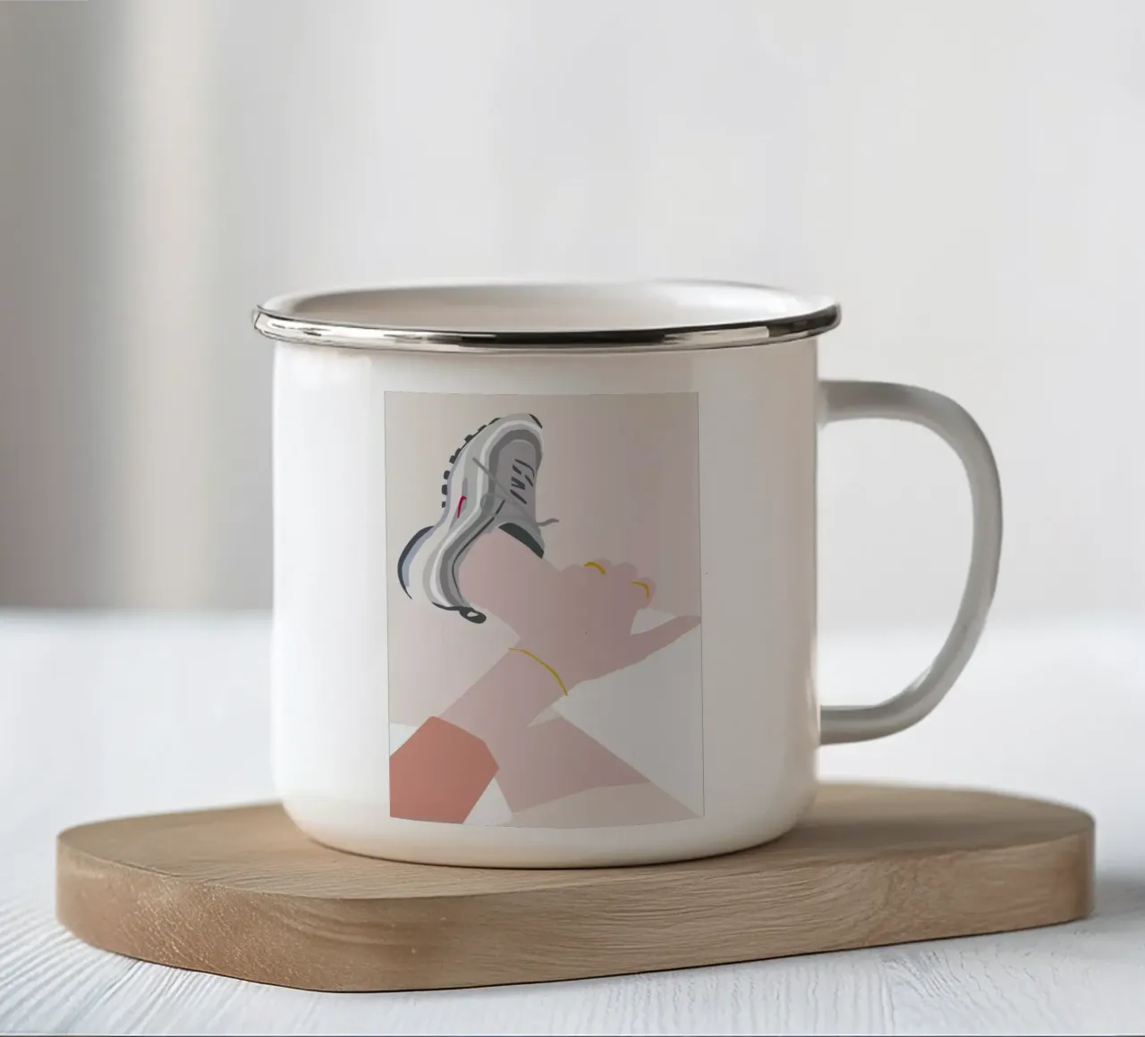 Sneaker tazza in smalto da Helena Ravenne