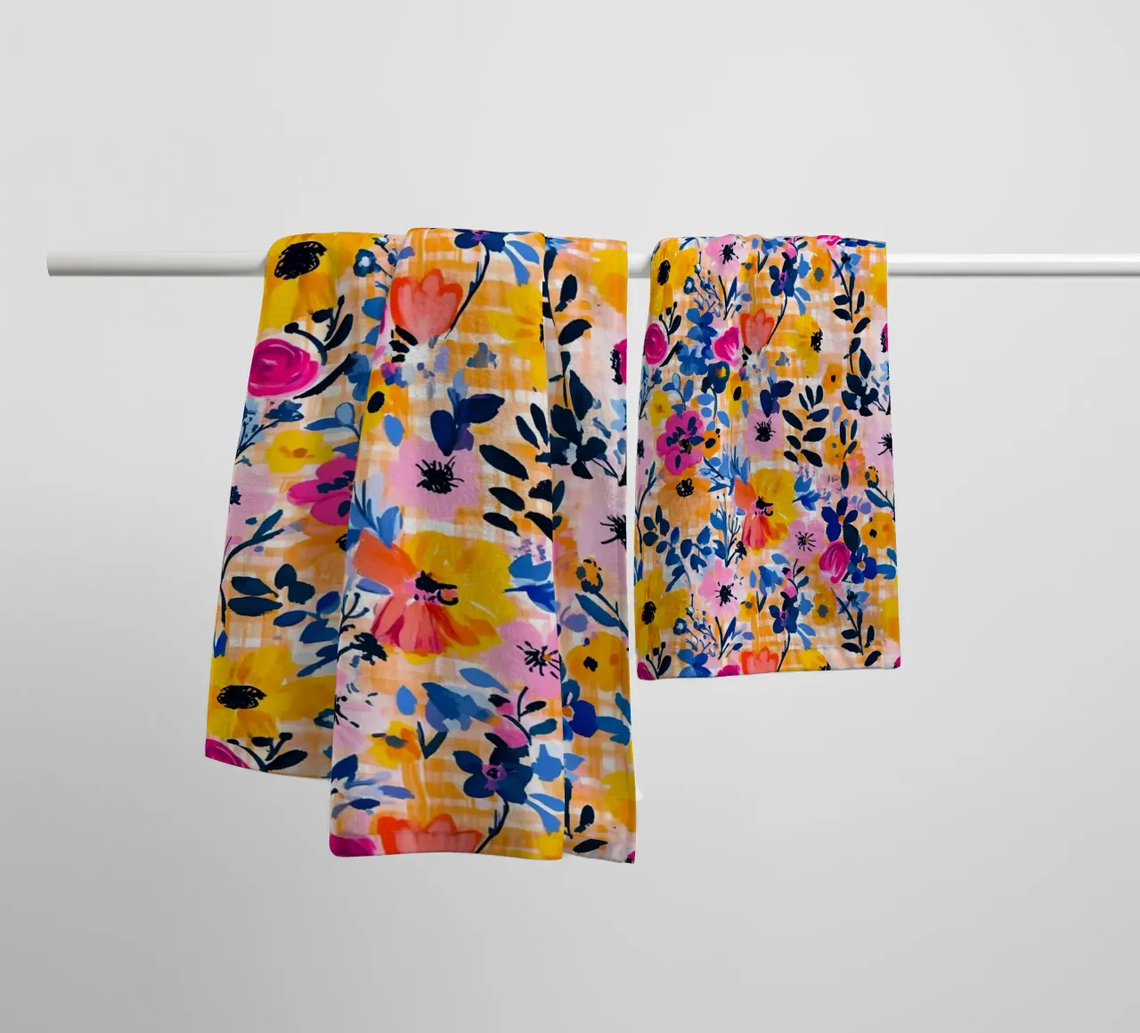 Happy Florals asciugamano da bagno da Sunflower Soul Studio
