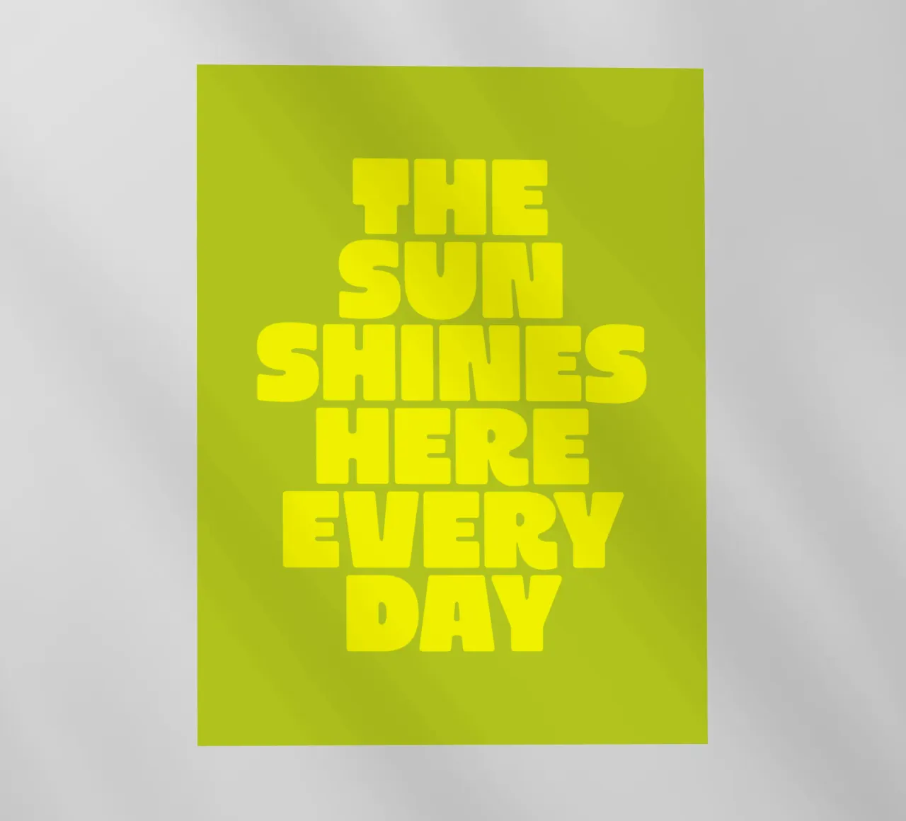 The Sun Shines Here Every Day Typography Print Amarillo Verde lámina retroiluminada de THE MOTIVATED TYPE