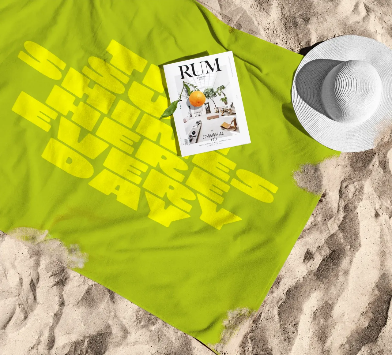 The Sun Shines Here Every Day Typography Print Amarillo Verde toalla de playa de THE MOTIVATED TYPE