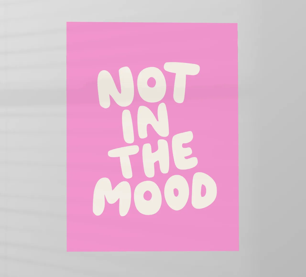 Stampa tipografica divertente "Not in the Mood" in rosa pellicola backlit da THE MOTIVATED TYPE